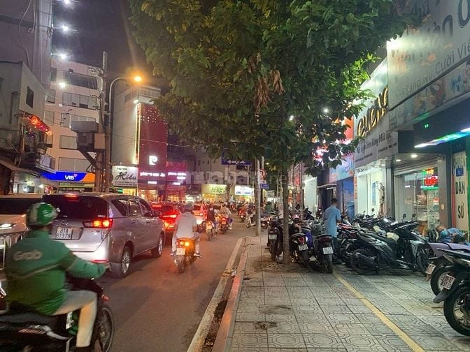 Cho thuê nhà 204 Trần Quang Khải Q1 giá 65 tr/tháng