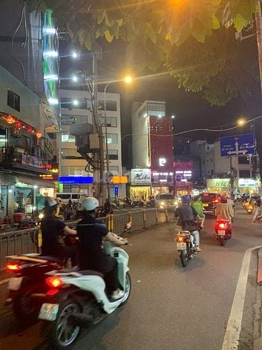 Cho thuê nhà 204 Trần Quang Khải Q1 giá 65 tr/tháng
