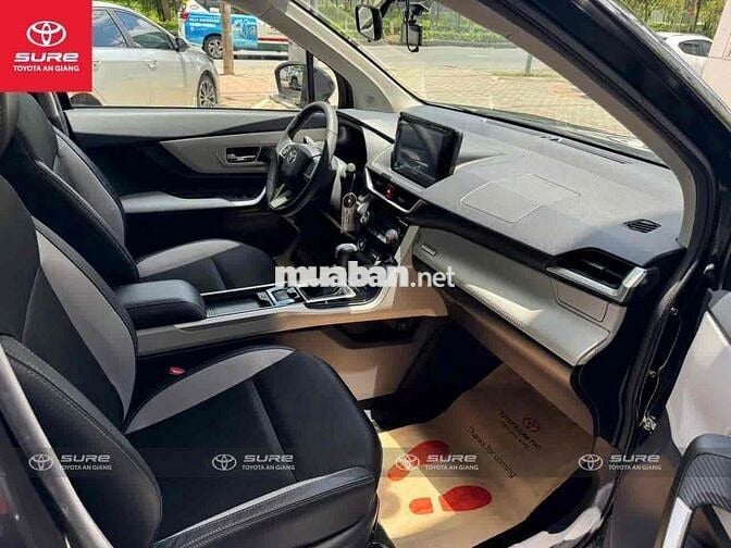 Veloz Cross 2023 - lướt 10.000 km. Vay 75% 6 năm