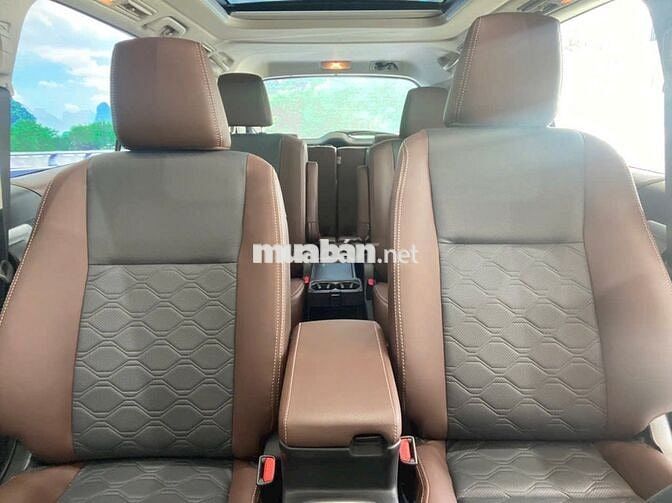 Toyota Innova Cross 2025 giao ngay