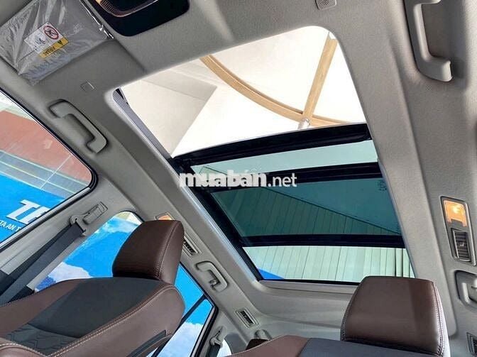 Toyota Innova Cross 2025 giao ngay