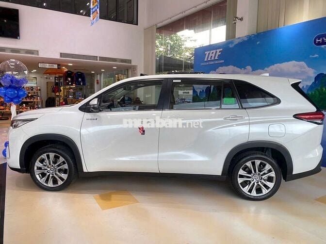Toyota Innova Cross 2025 giao ngay