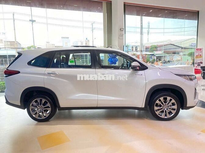 Toyota Innova Cross 2025 giao ngay