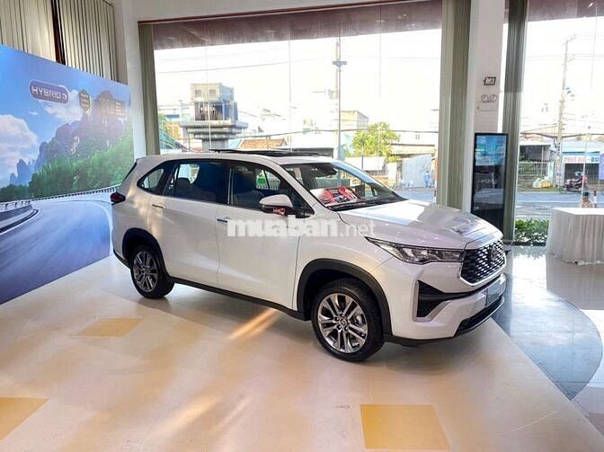 Toyota Innova Cross 2025 giao ngay