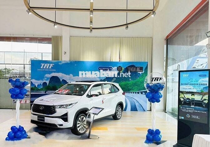 Toyota Innova Cross 2025 giao ngay