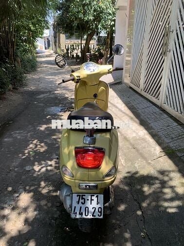 Bán xe Vespa LX 125 vàng tươi