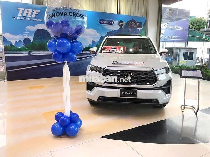 Toyota Innova Cross 2025 giao ngay