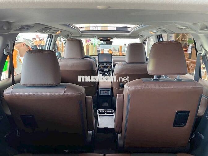 Toyota Innova Cross 2025 giao ngay