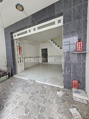 4 x 12. Có sân để xe . Hẻm thoáng mát. Dân cư thân thiện 