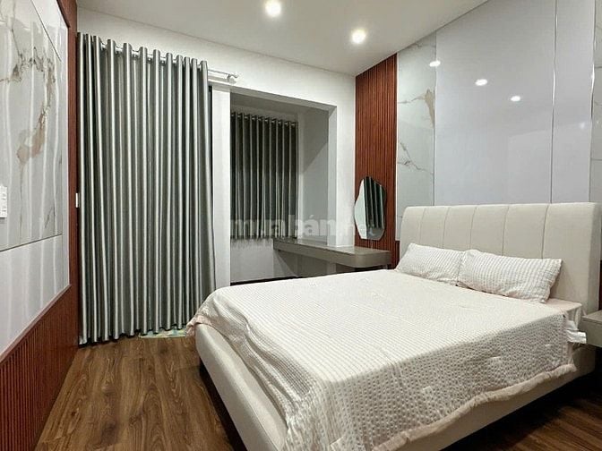 Bán CHDV 5x18m. 9pN ngay CĐ Bách Việt. Dân cư đông. Sẵn dòng tiền .
