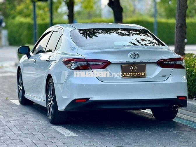 Toyota Camry 2.0Q trắng/kem 2023 siêu siêu lướt