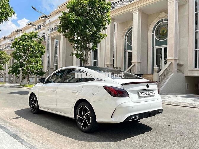 MG5 Luxury 2022 còn mới lắm