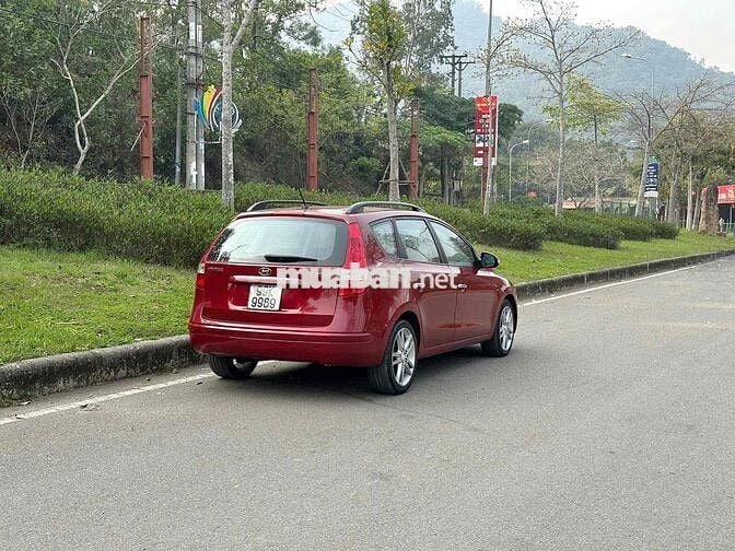 Hyundai i30 2009 1.6 AT - 130000 km