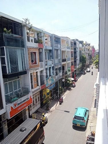 Phòng cho thuê có nội thất, ban công Hoa Lan P2 Phú Nhuận