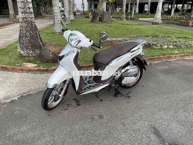 cần bán sh mode màu trắng. tra góp