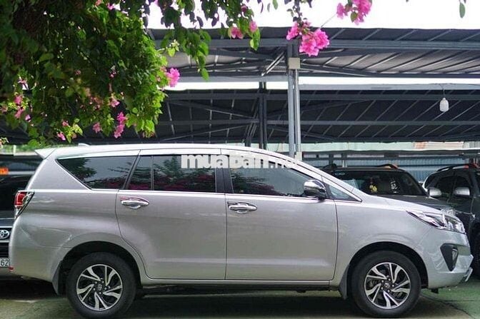 Toyota Innova 2022 G 2.0 - 38000km