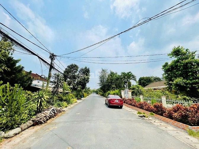 Bán đất mặt tiền chợ Việt Kiều 660 Triệu thương lượng nhẹ 