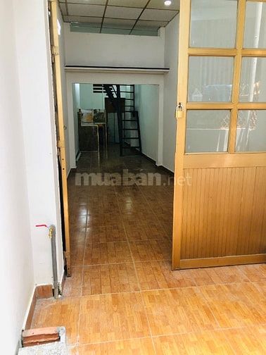 Nhà riêng ngay trong chợ Bà Chiểu (bước vài bước ra tới khu bán cá)