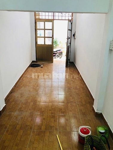 Nhà riêng ngay trong chợ Bà Chiểu (bước vài bước ra tới khu bán cá)