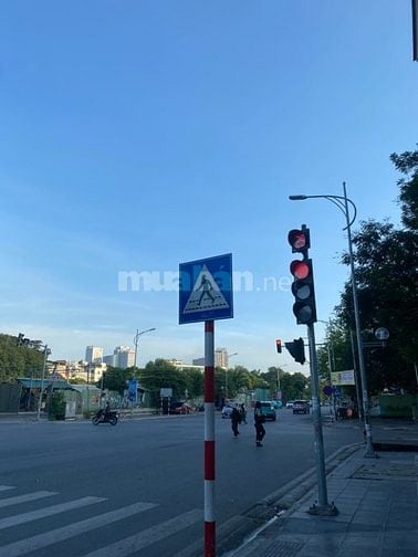 BÁN NHÀ “ĐẸP NHƯ TRANH” TẠI ĐỐNG ĐA, 2 Ô TÔ ĐỖ CỬA, 44.5m2 - 8 Tỷ
