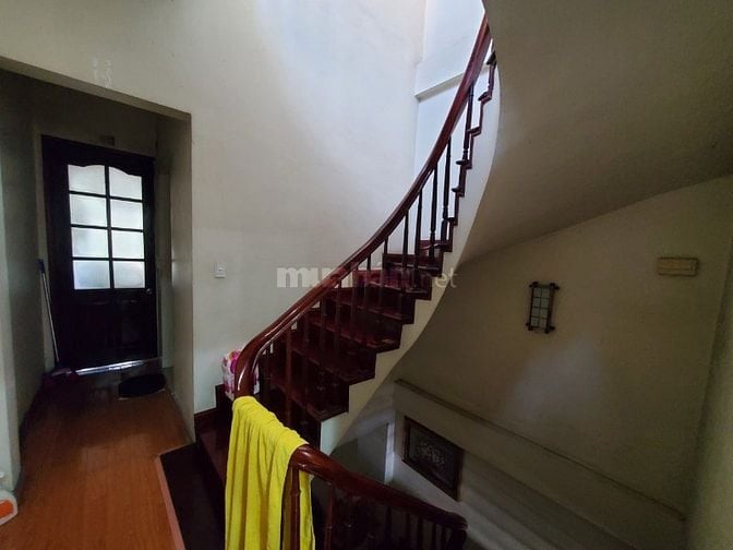 Cho thuê nhà 4 ngủ tại mặt phố Nguyễn Khoái, HBT HN, ở và KD tốt