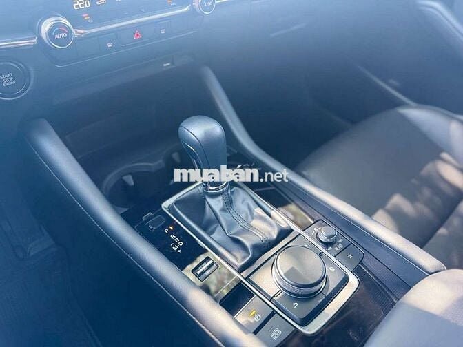 Mazda 3 2022 1.5L Luxury - 14500 km