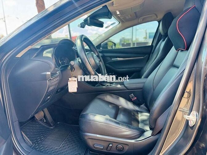 Mazda 3 2022 1.5L Luxury - 14500 km