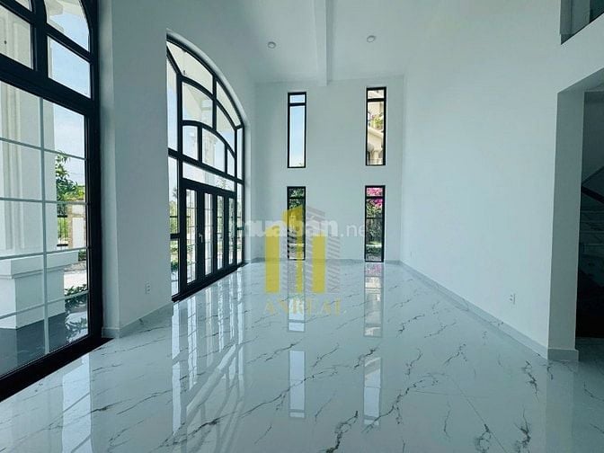 BIỆT THỰ VĂN PHÒNG SÀN TRỐNG GIÁ 90 TRIỆU - THANG MÁY