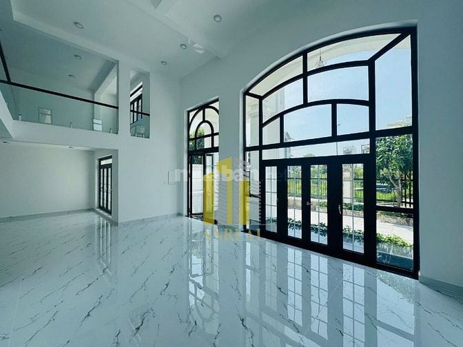 BIỆT THỰ VĂN PHÒNG SÀN TRỐNG GIÁ 90 TRIỆU - THANG MÁY