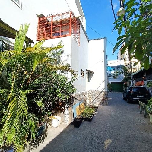 Nhà mặt tiền hẻm 3,7 x 12 = 4,5 tỷ. Hẻm 7m. Phù hợp kinh doanh nhỏ