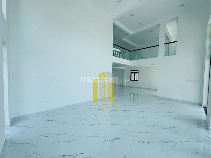 BIỆT THỰ VĂN PHÒNG SÀN TRỐNG GIÁ 90 TRIỆU - THANG MÁY