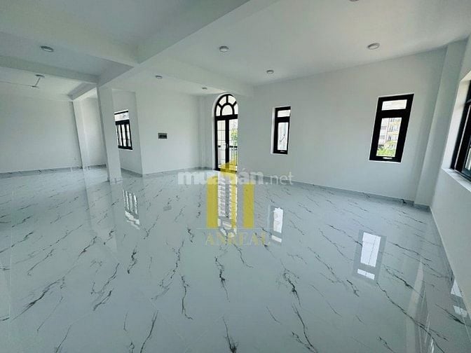 BIỆT THỰ VĂN PHÒNG SÀN TRỐNG GIÁ 90 TRIỆU - THANG MÁY