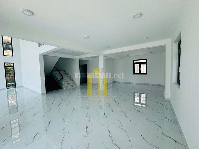 BIỆT THỰ VĂN PHÒNG SÀN TRỐNG GIÁ 90 TRIỆU - THANG MÁY