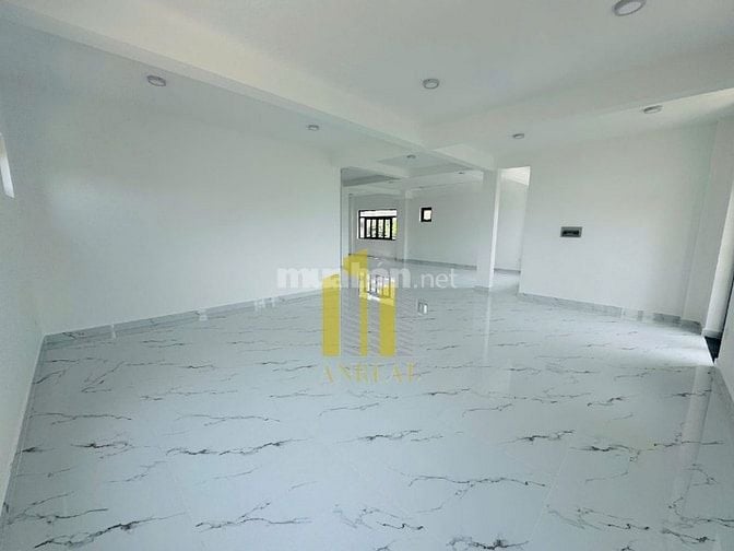 BIỆT THỰ VĂN PHÒNG SÀN TRỐNG GIÁ 90 TRIỆU - THANG MÁY