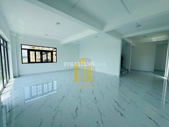 BIỆT THỰ VĂN PHÒNG SÀN TRỐNG GIÁ 90 TRIỆU - THANG MÁY
