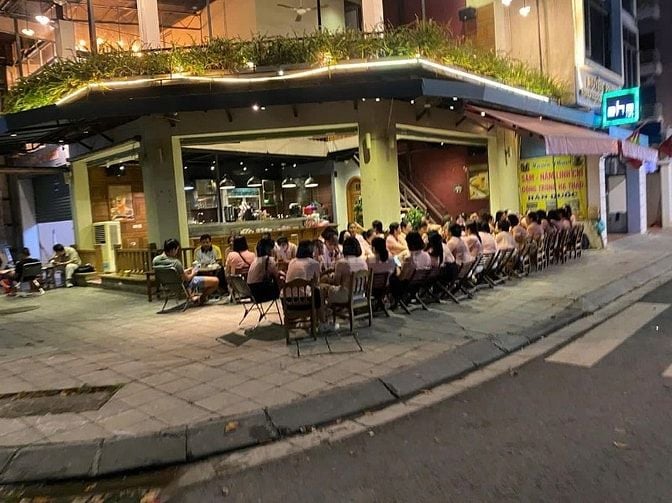 CẦN NHƯỢNG QUÁN CAFE LÔ GÓC MẶT TIỀN 15M- SẴN LƯỢNG KHÁCH QUEN