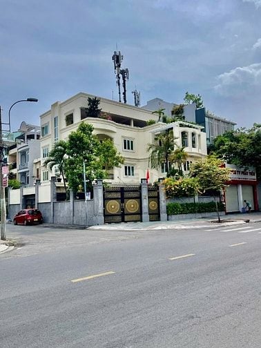 BIỆT THỰ GÓC 2MT ... Lữ Gia, Q.11 - 424m2 (17 x 22) - 3 Tầng Sân Vườn 