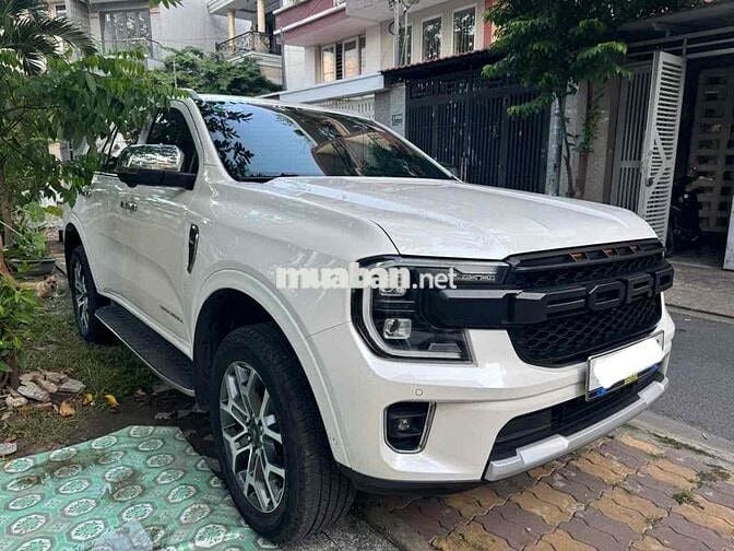 Ford Everest Titanium 2 cầu 2022 trắng đi lướt