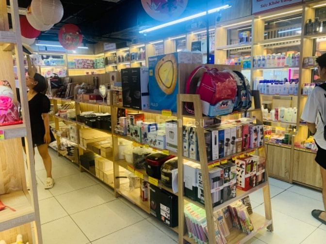 CẦN TUYỂN GẤP 2 NAM, NỮ PHỤ KHO VÀ 1 NHÂN VIÊN KHO