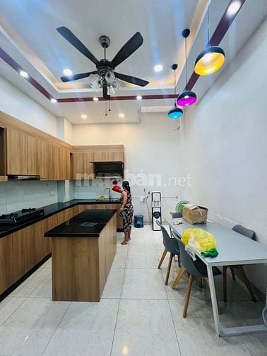 Nhà Kinh Dương Vương, Bình Tân, giáp Q.6; MT đường nhựa 8m vỉa hè 2m
