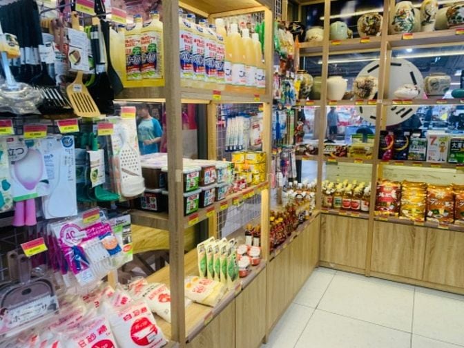 CẦN TUYỂN GẤP 2 NAM, NỮ PHỤ KHO VÀ 1 NHÂN VIÊN KHO