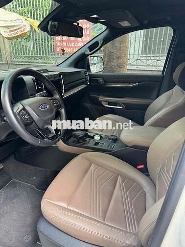 Ford Everest Titanium 2 cầu 2022 trắng đi lướt