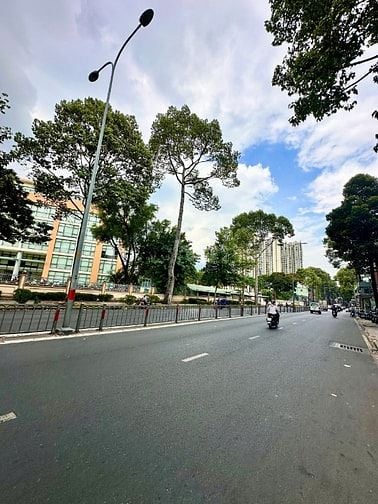 Bán nhà Hẻm 7m Đường Ba Tháng Hai, ngay nhà Hát Hòa Bình, giá 12 tỷ
