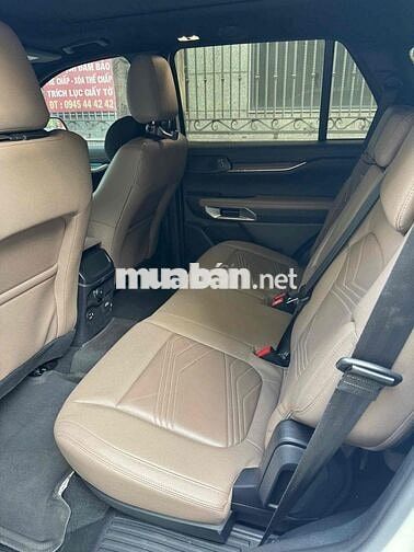 Ford Everest Titanium 2 cầu 2022 trắng đi lướt