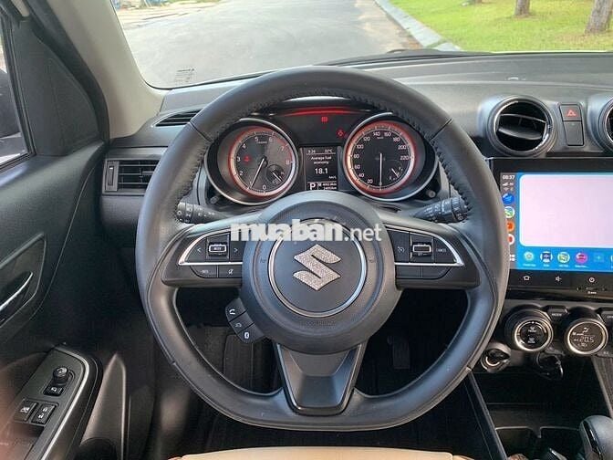 Xe lướt Suzuki Swift 2023 màu trắng  - 24000 km