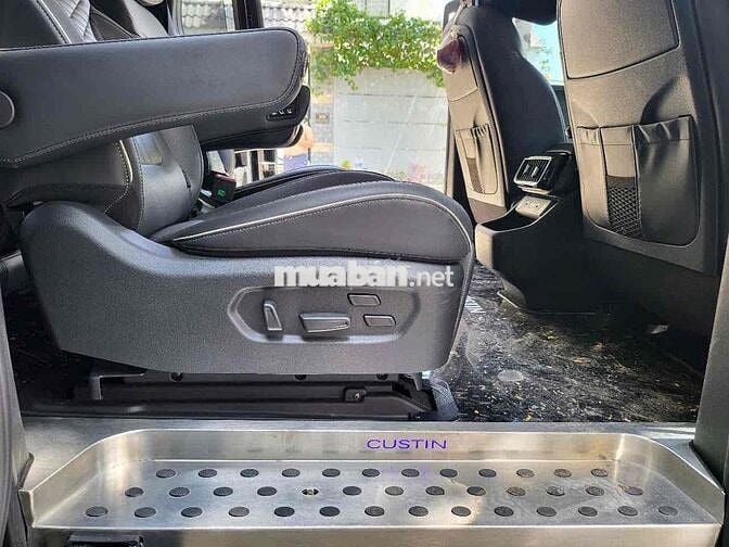 Hyundai Custin 2024 Cao Cấp 2.0T - 15000 km