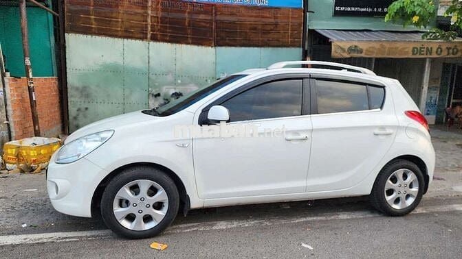 Hyundai i20 2010 1.4 AT - 105000 km