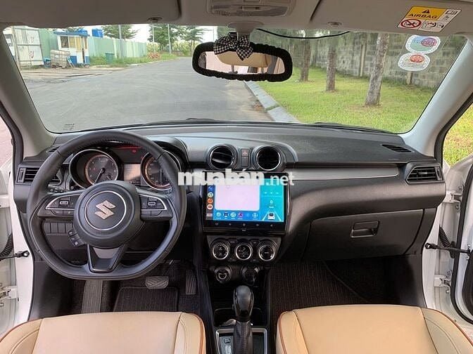 Xe lướt Suzuki Swift 2023 màu trắng  - 24000 km