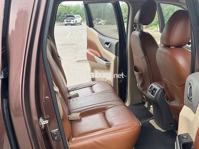 Bán xe Nissan Navara 2018 số tự động 1 cầu màu nâu