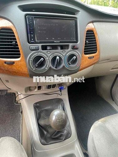 Toyota Innova 2010 G - 180 km